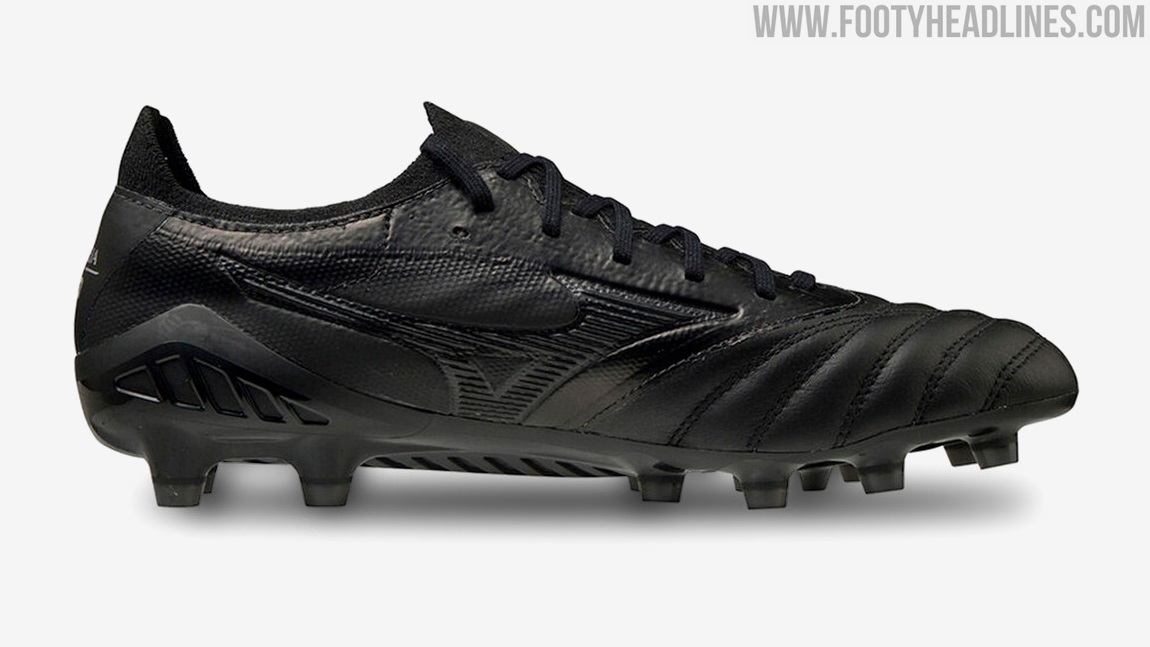 Mizuno best sale morelia blackout